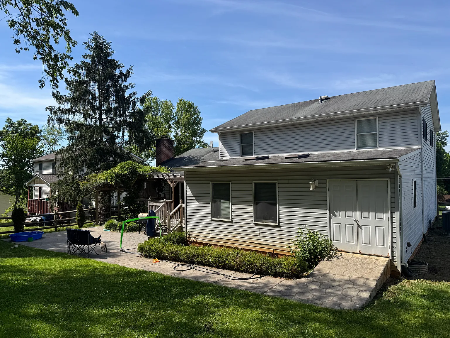3 bed, 2.5 bath, 2690 sqft, $3,000 — Photo 2