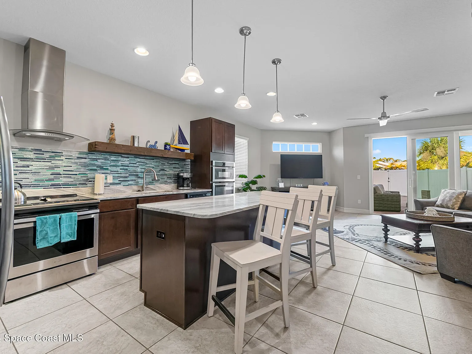 3 bed, 2.5 bath, 2310 sqft, $4,500 — Photo 3