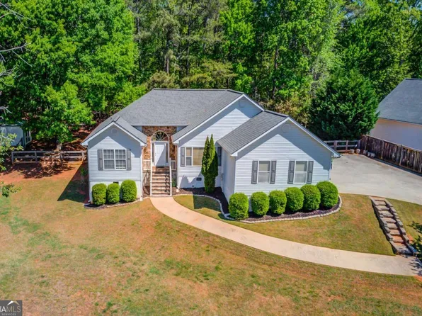 3314 Banks Mountain Dr, Gainesville, GA 30506