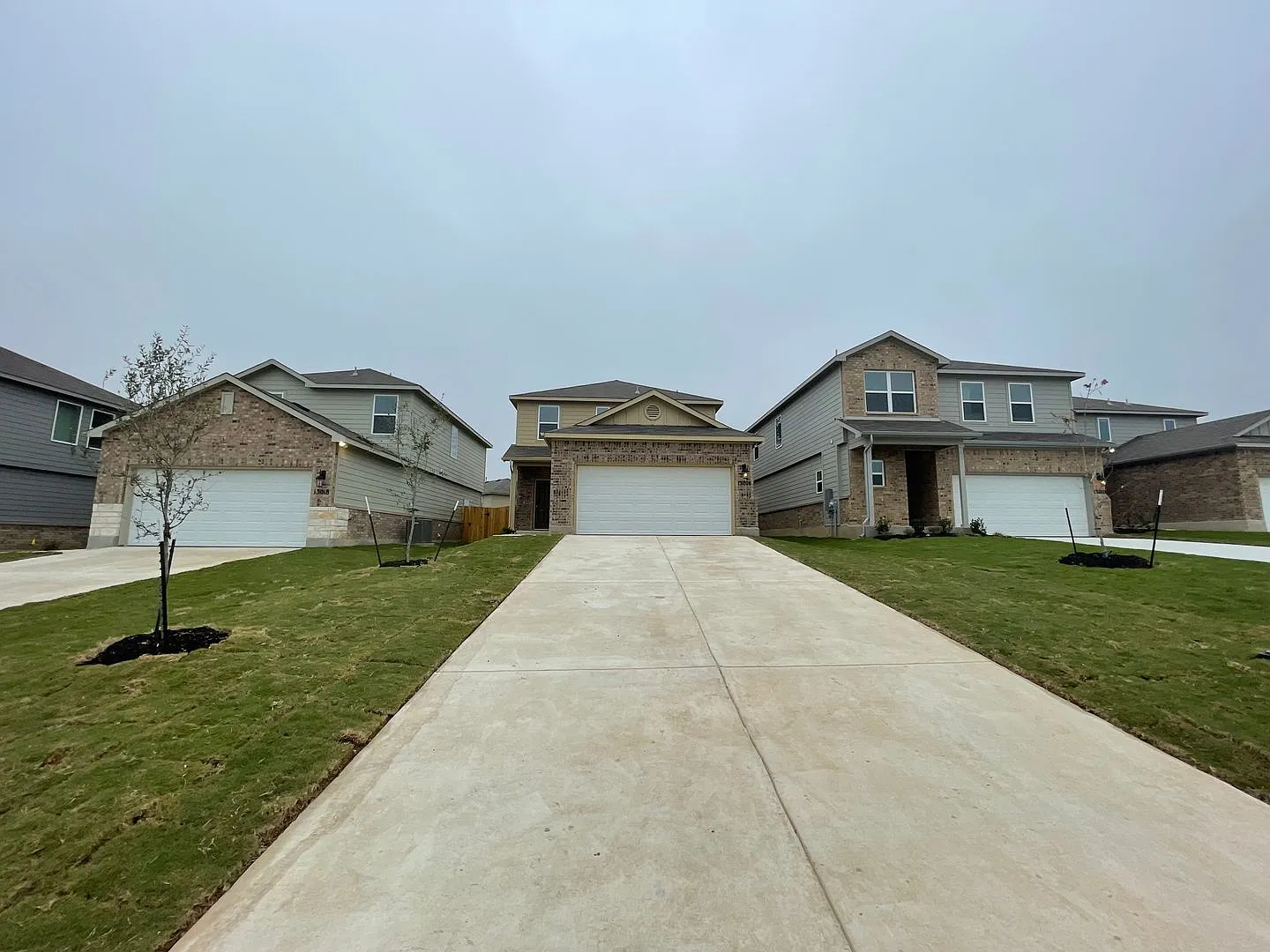 Move Into Savings This Labor Day! 6 Weeks Rent-Free Sign by 9/15 | Spacious 4-Bed, 2.5-Bath Home ... — Photo 3