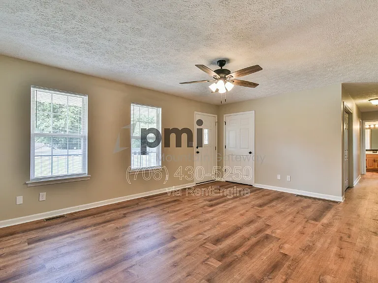 138 Sunset Oaks Dr — Photo 4