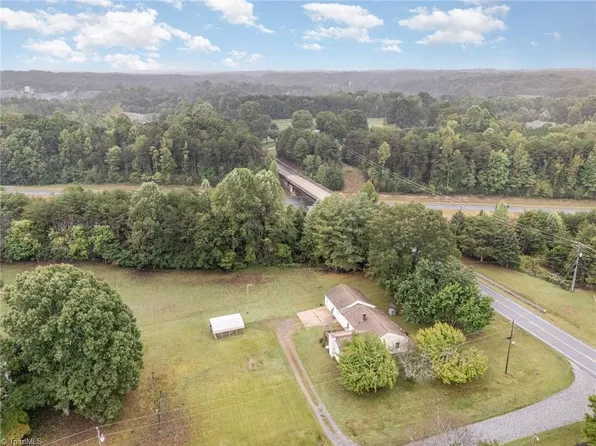 2477 Pine Meadow Dr, Kernersville, NC 27284
