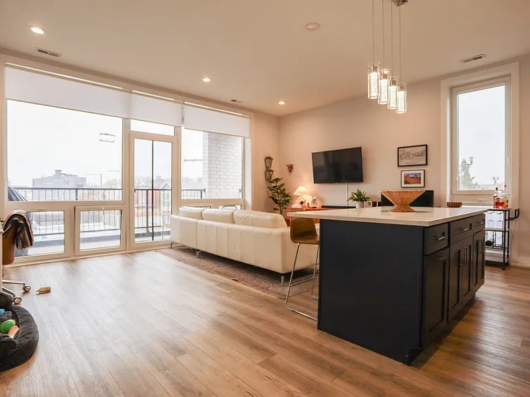 2402 W Carmen Ave #301 — Photo 3