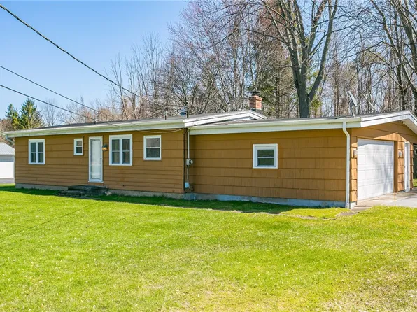 4292 Clover St, Honeoye Falls, NY 14472