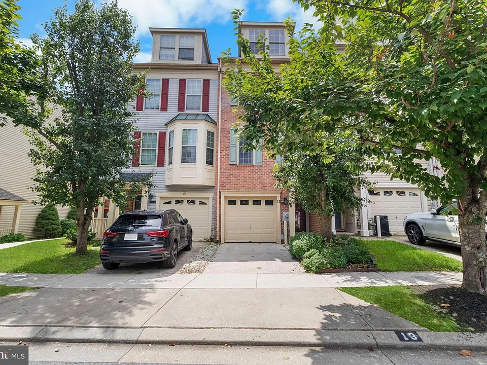 13 Bank Spring Ct