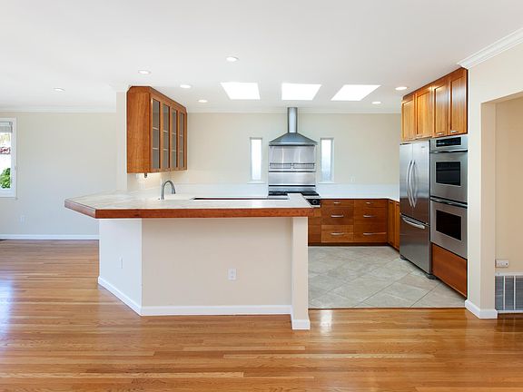 3rd image of 306 Avila St