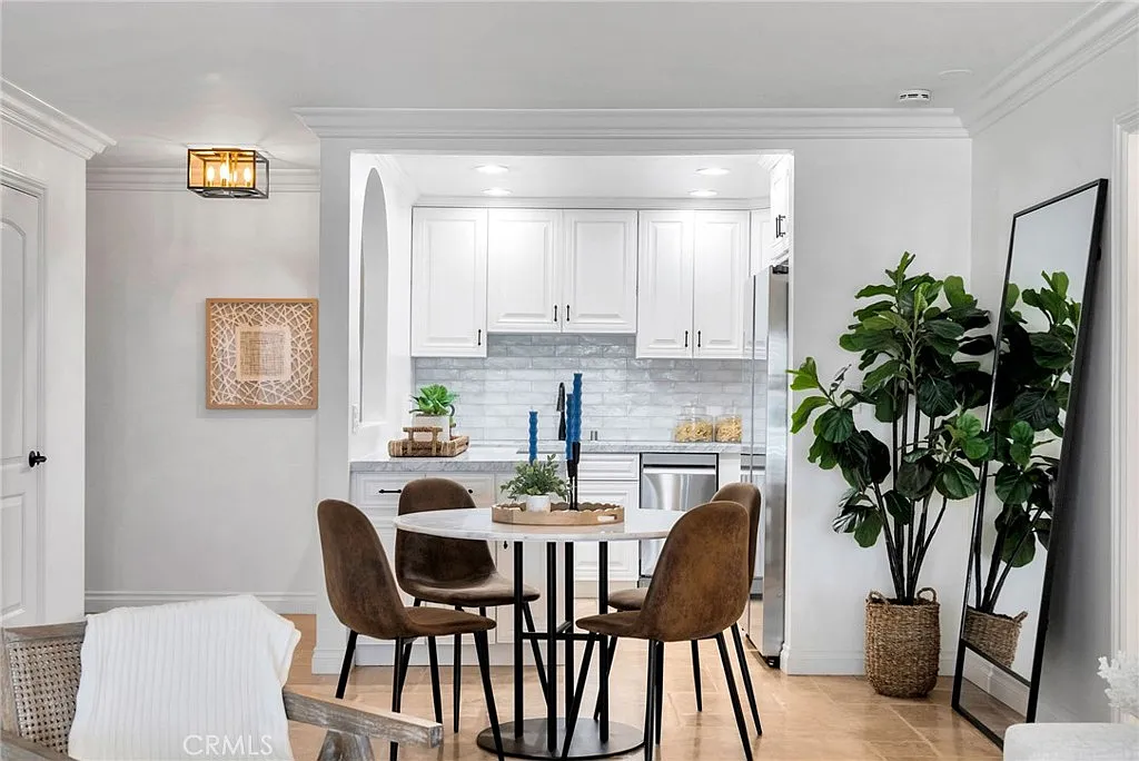 2 bed, 2.5 bath, 920 sqft, $4,100 — Photo 4