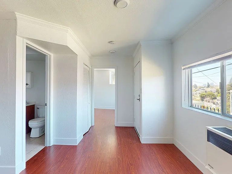 1810 E 25th Street — Photo 31