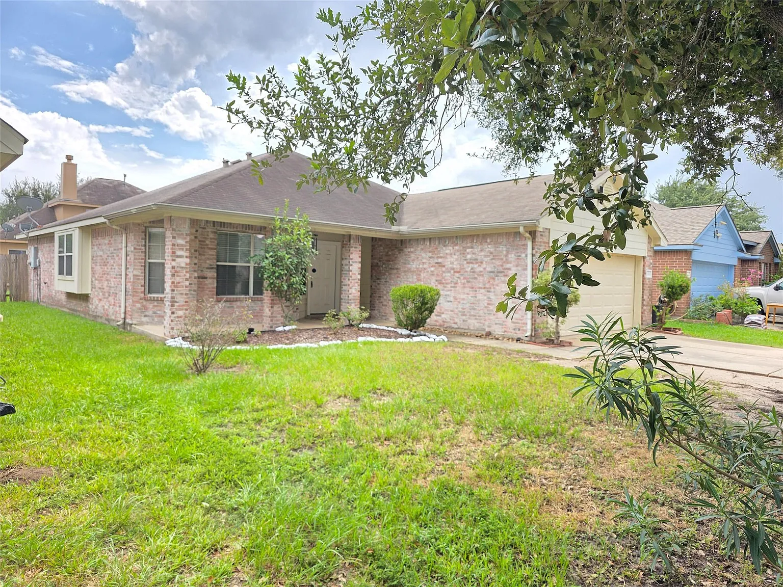 3 bed, 2.0 bath, 1613 sqft, $1,930 — Photo 3