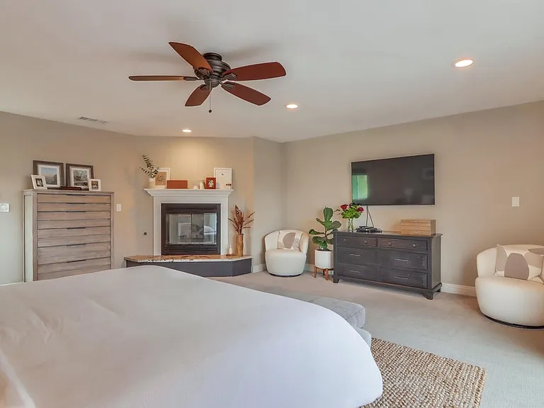 1705 Freda Ln — Photo 3