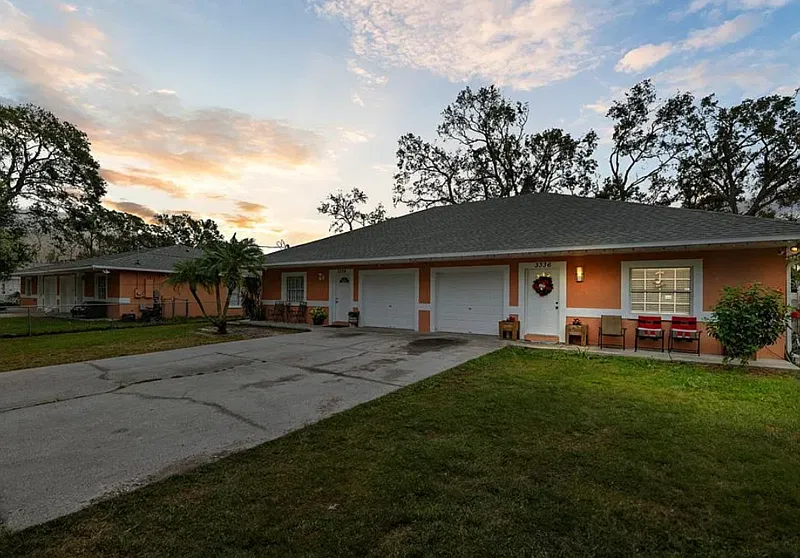 3 bed, 2.0 bath, 1000 sqft, $2,495 — Photo 2