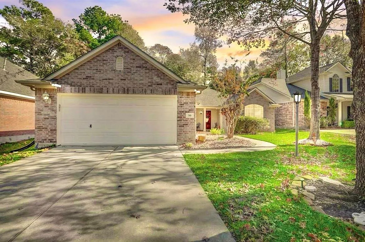 3 bed, 2.0 bath, 2351 sqft, $2,600 — Photo 1