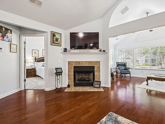 5th image of 1668 W Southfield Cir
