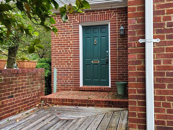 3rd image of 4643 Stuart Ave