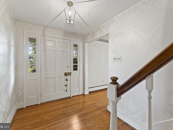4th image of 1531 Waynesborough Rd