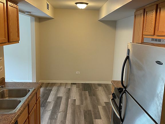 2nd image of 10S421 Echo Ln APT 1W