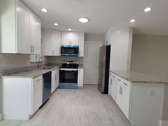 5th image of 4659 Helena St NE