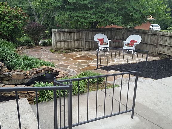 3rd image of 643 Peachtree Ln