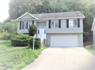 2046 Pinecrest Dr, Morgantown, WV 26505