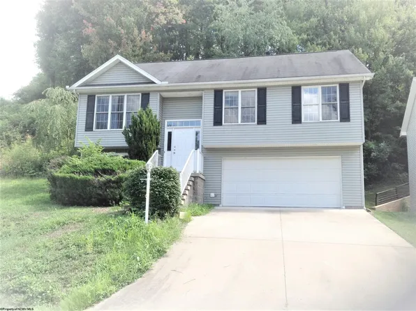 2046 Pinecrest Dr, Morgantown, WV 26505