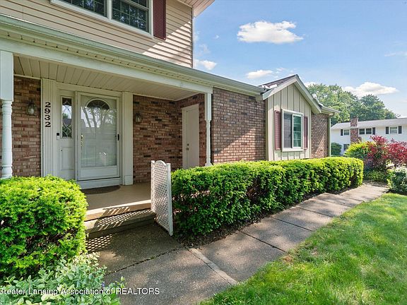 4th image of 2932 Crestwood Dr