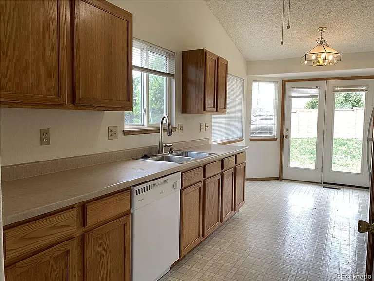 5162 Chaise Dr — Photo 5