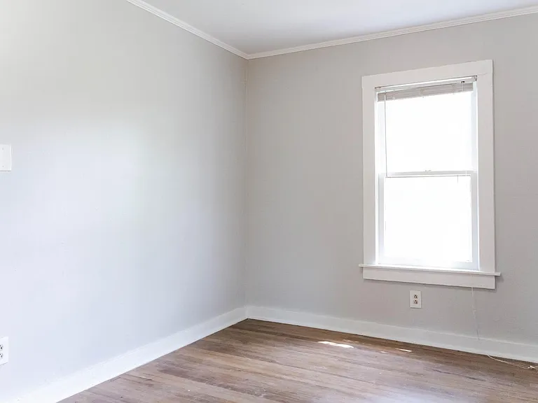 2415 N Linn Ave — Photo 8