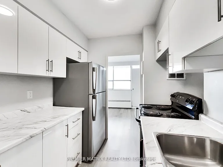 65 Thorncliffe Park Dr #907 — Photo 6