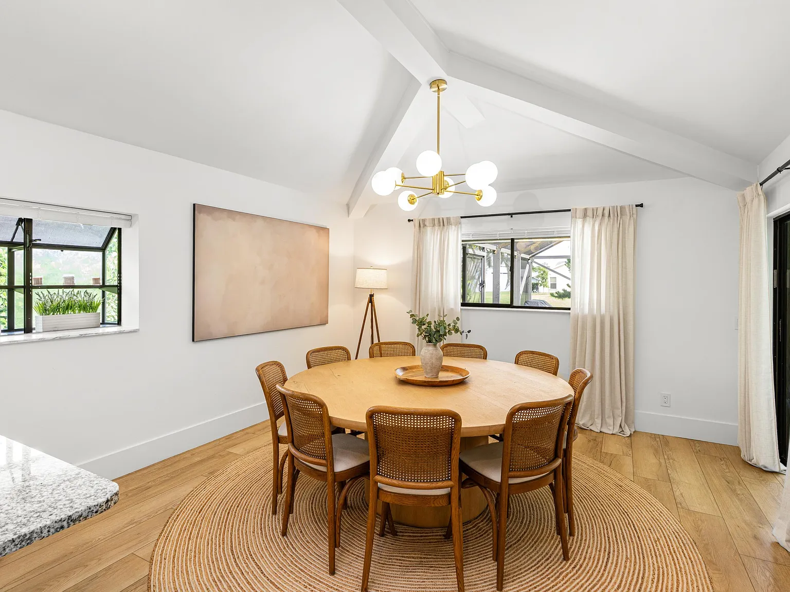 3 bed, 2.0 bath, 1969 sqft, $8,500 — Photo 4