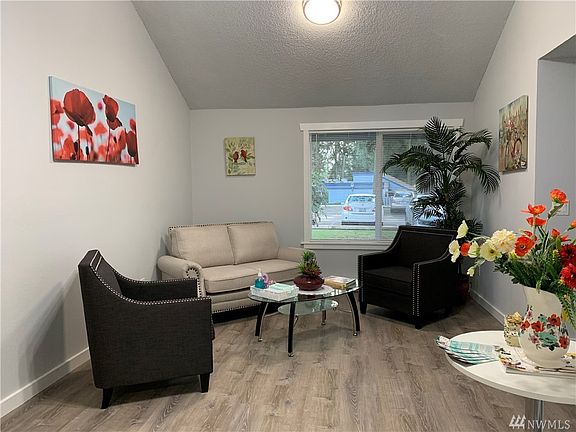 Family room has Open window and High ceiling brings natural light in!