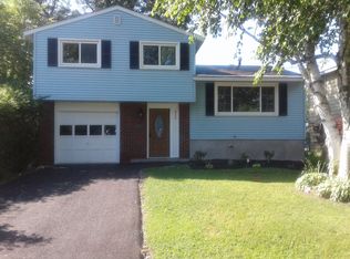 313 Smelkoff Rd, Syracuse, NY 13209