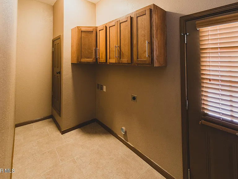 326 Coates Dr #B — Photo 11