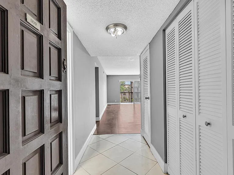 5961 N Falls Circle Dr #309 — Photo 36