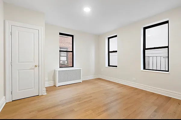 Rented by E Realty International Corp | media 10