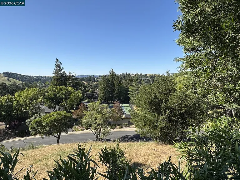 1168 Alta Mesa Dr — Photo 2
