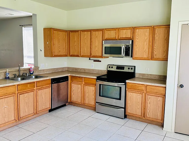 826 Greene Way — Photo 3