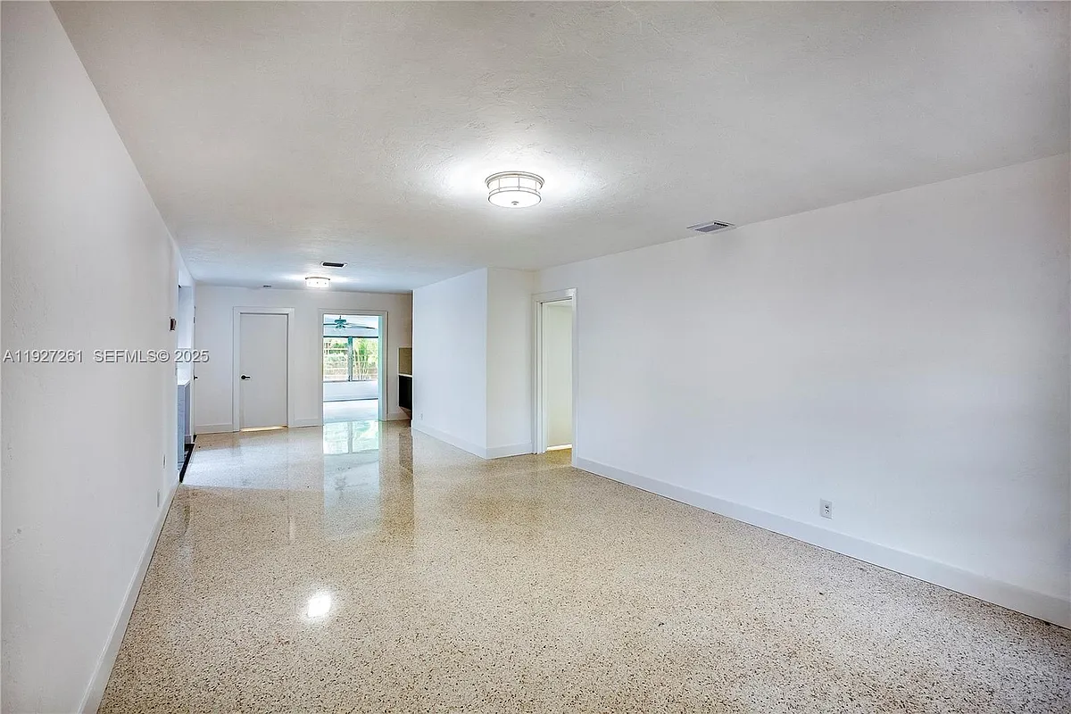 Building Photo - 407 Minorca Ave #1