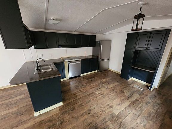 2nd image of 14 Thomas Lee Dr