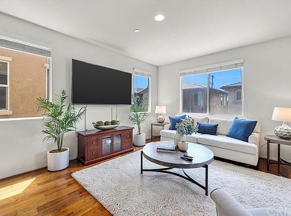 3rd image of 1511 Mission Ln