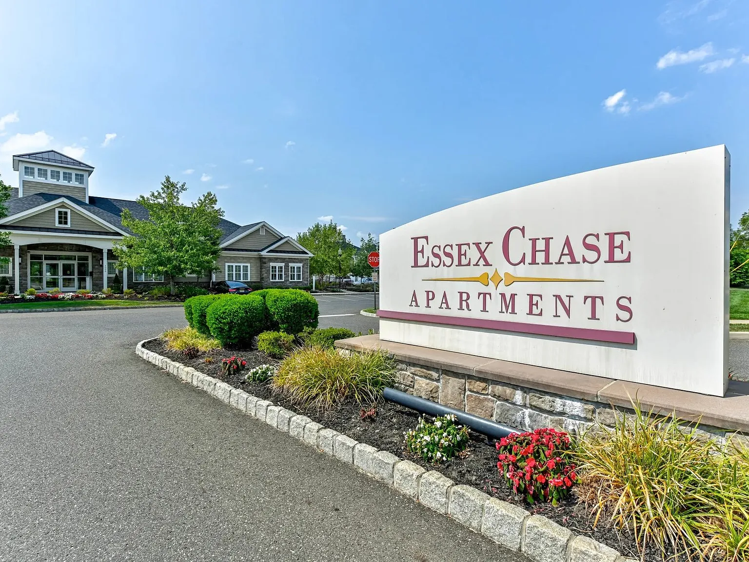 Essex Chase Apartments — Photo 1