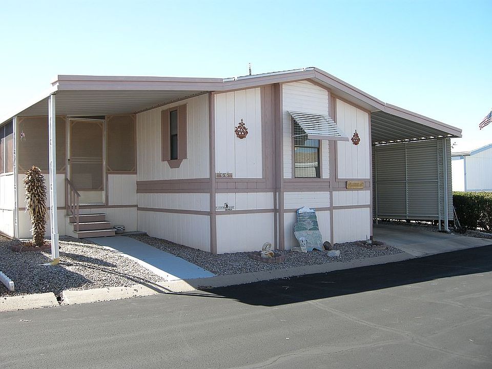 curb view of front entry