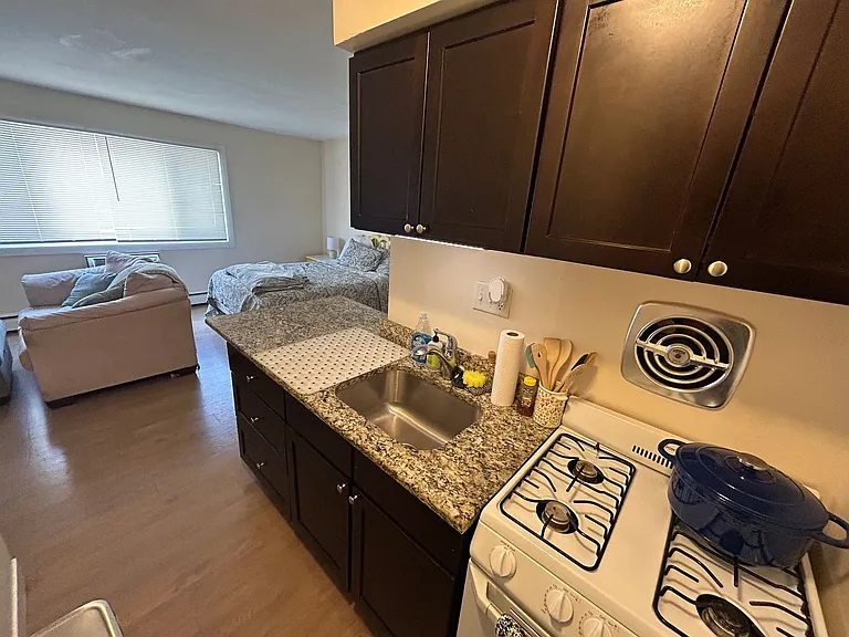1535 N Van Buren St — Photo 15