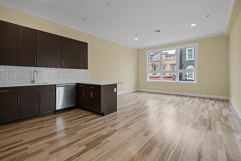2 bed, 1.0 bath, $3,000 — Photo 4