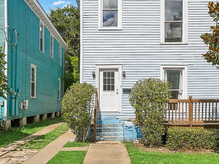 2820 General Pershing St — Photo 2