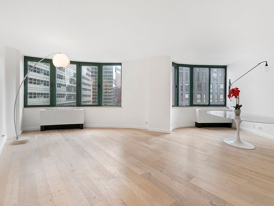 1st image of 275 Greenwich St APT 8C