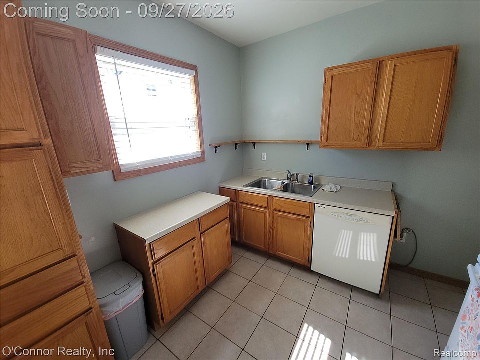 1449 Goffe St, photo 9