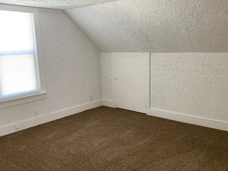 4220 Grand Ave — Photo 3