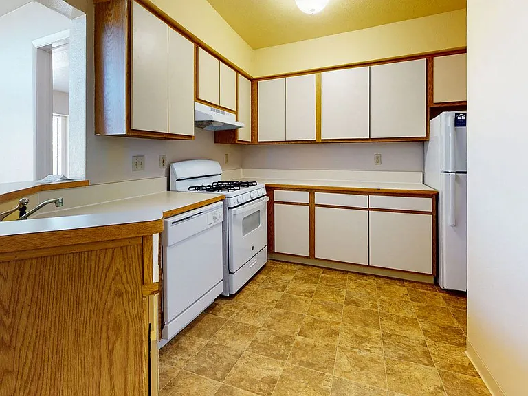 Windmill Lakes Apartments — Photo 56