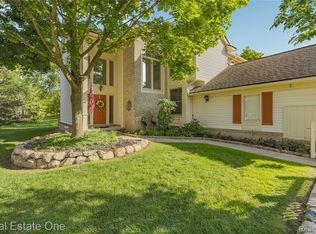 7105 Winding Brook Ct, West Bloomfield, MI 48322