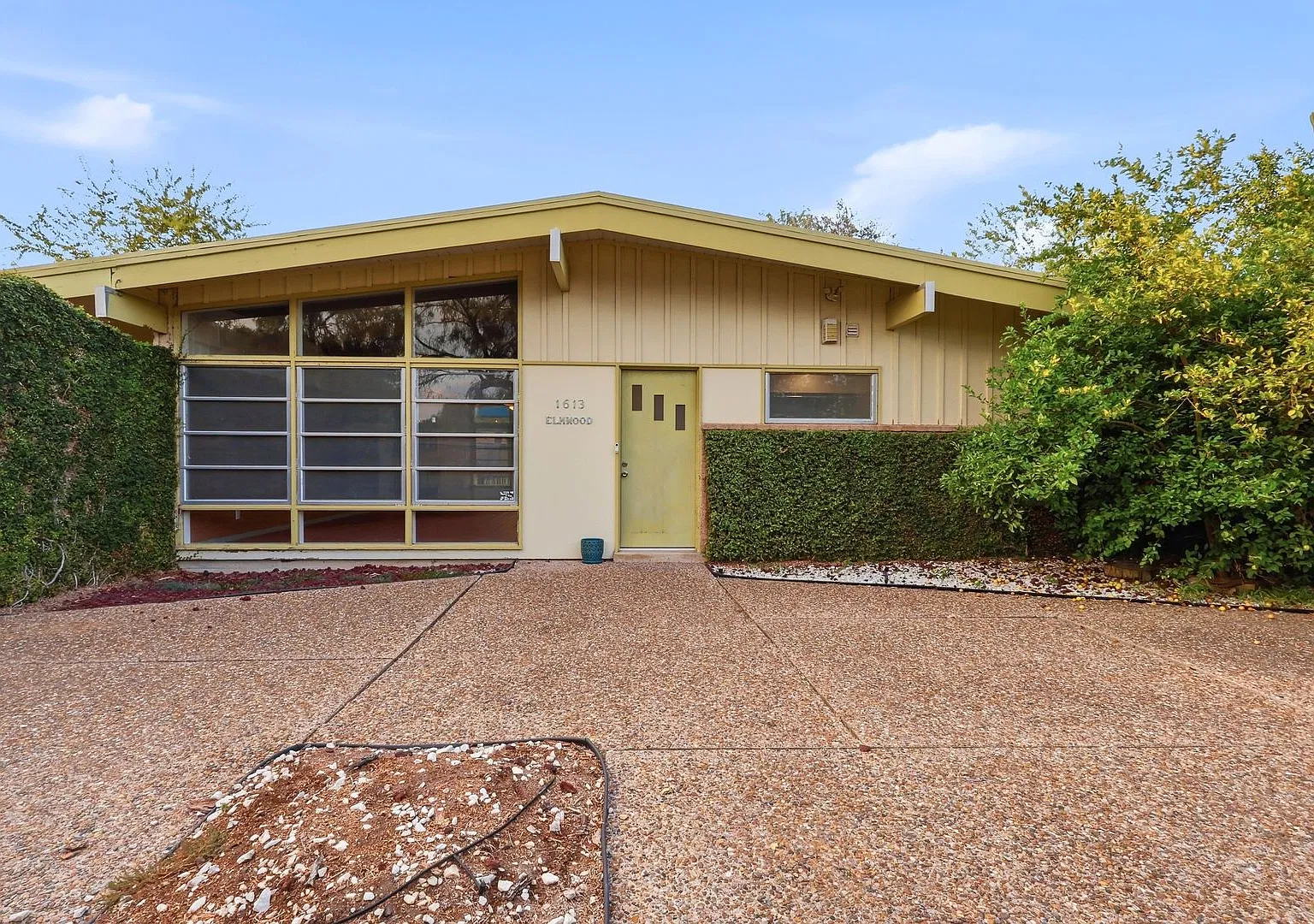 Timeless MidCentury Modern Masterpiece! — Photo 2